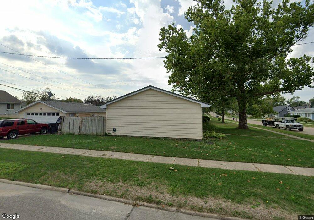 2009 26th St SW, Cedar Rapids, IA 52404 - photo 1