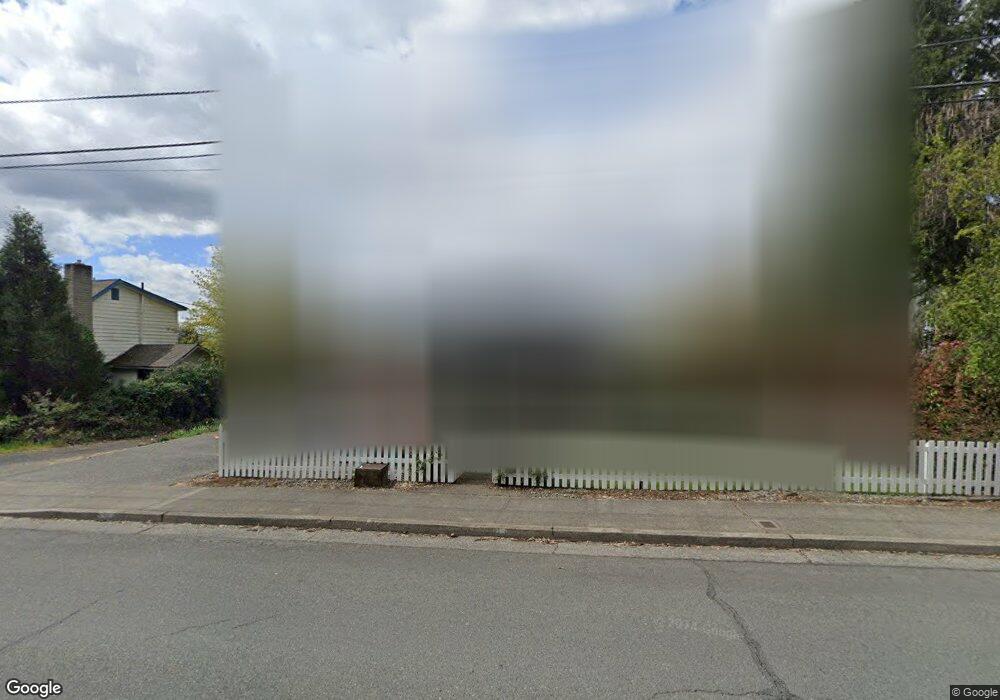 924 NE 10th St, Grants Pass, OR 97526 - photo 1