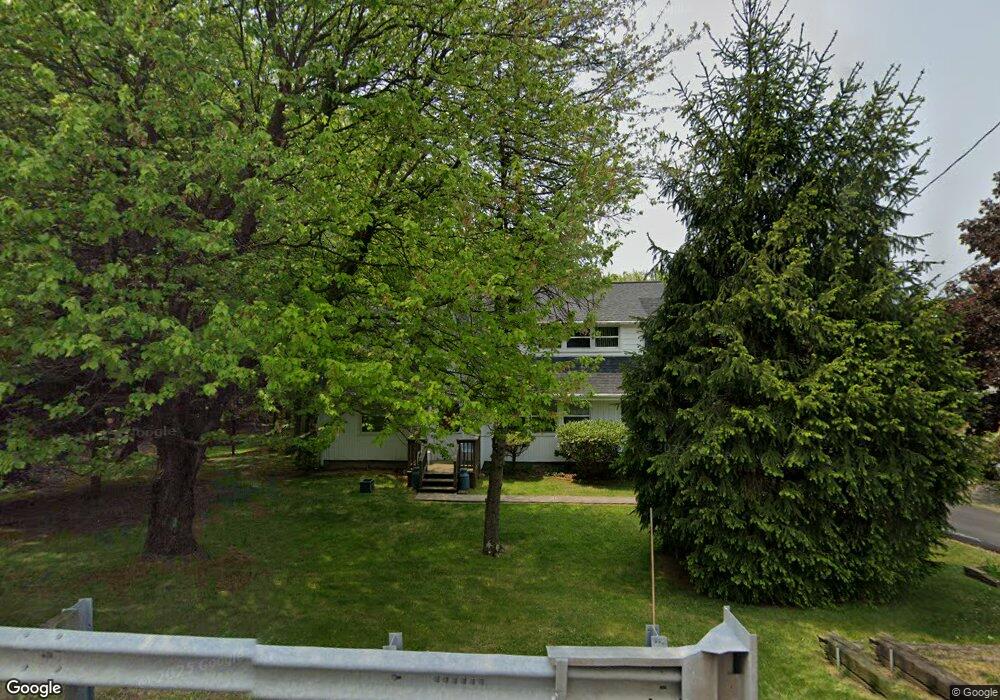 569 Woodlawn Ave, Mountain Top, PA 18707 - photo 1