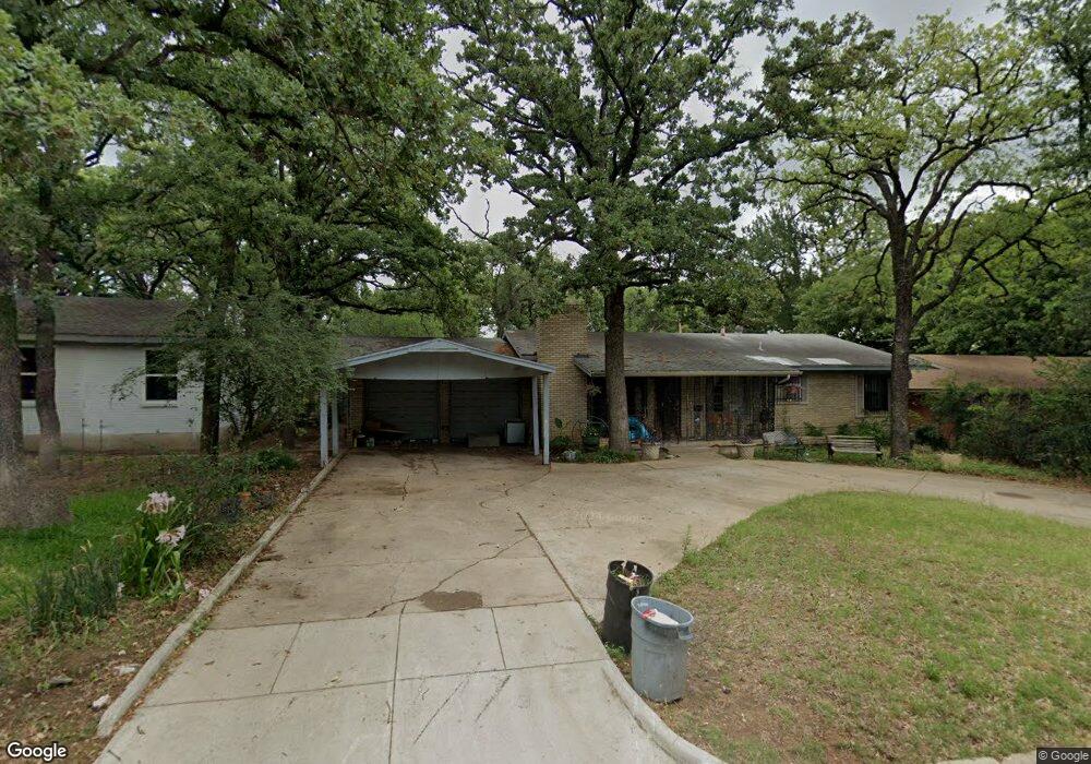 704 Briarwood Ln, Hurst, TX 76053 - photo 1