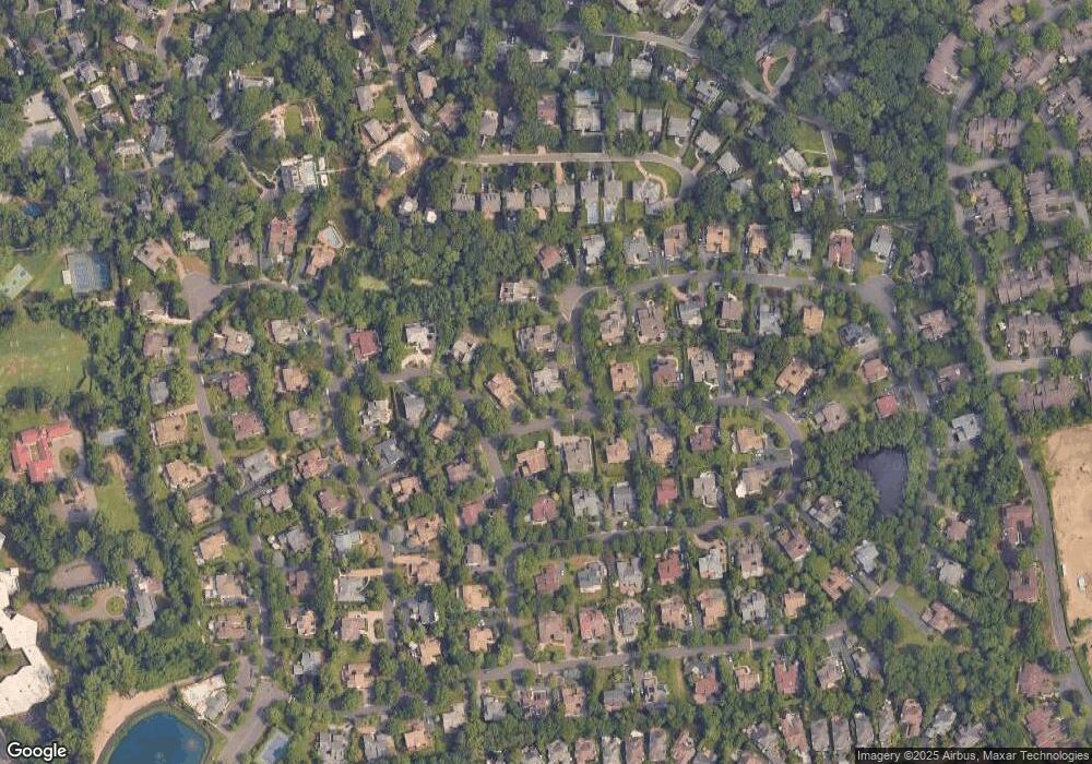 2 Bradford Rd, Manhasset, NY 11030 - photo 1