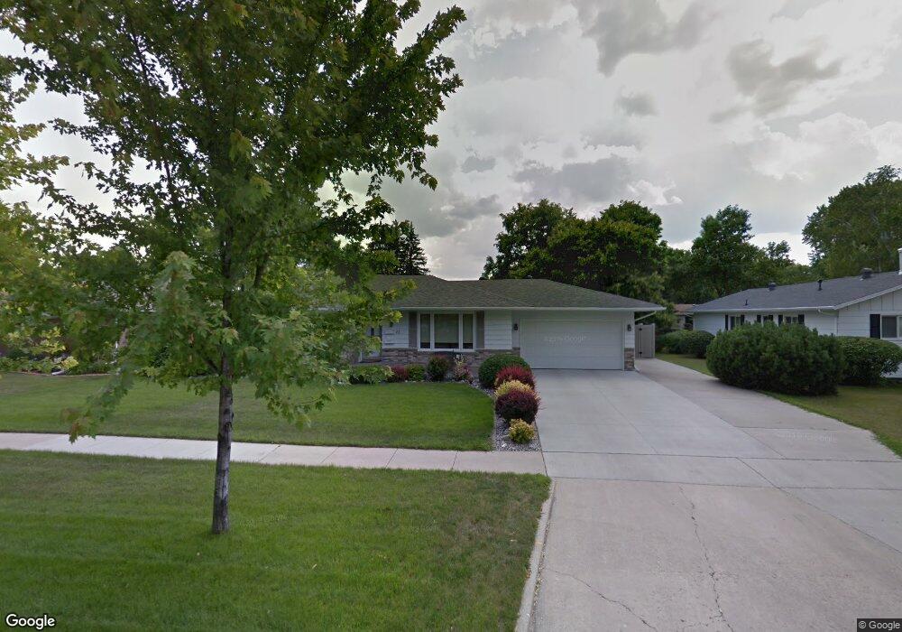 43 N Woodcrest Dr N, Fargo, ND 58102 - photo 1