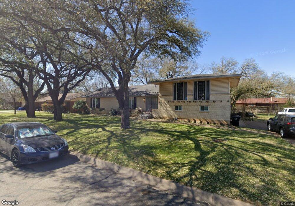 1210 Tanglewood Dr, Cleburne, TX 76033 - photo 1
