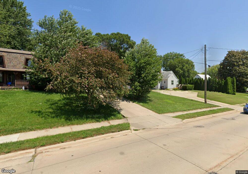 2012 Waterloo Rd, Cedar Falls, IA 50613 - photo 1