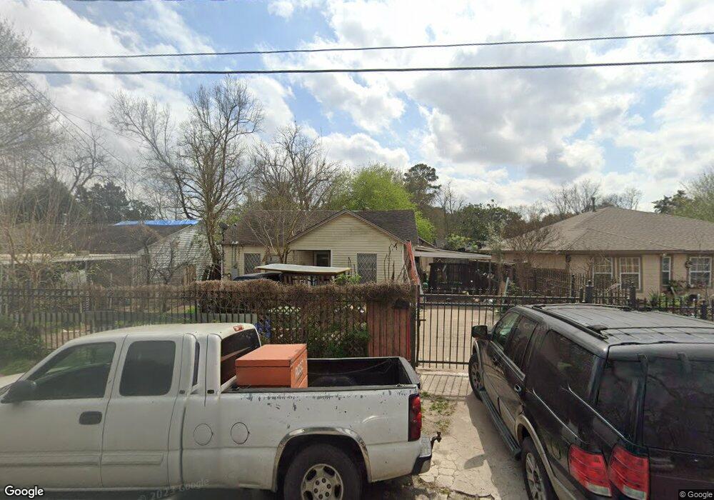 210 Burress St, Houston, TX 77022 - photo 1