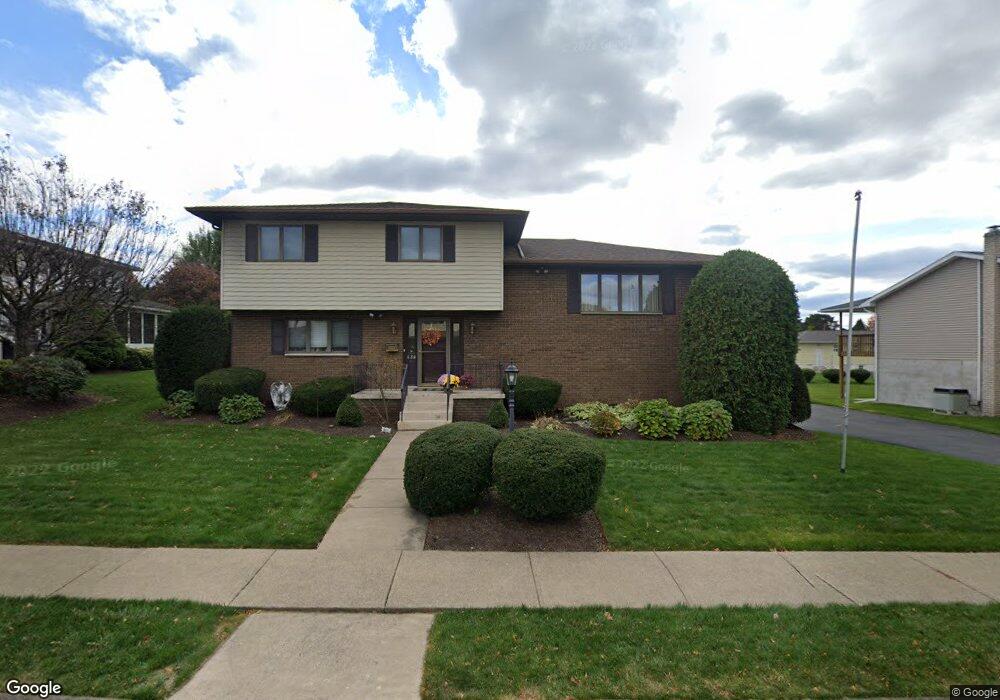 438 Thomas Dr, Dunmore, PA 18512 - photo 1