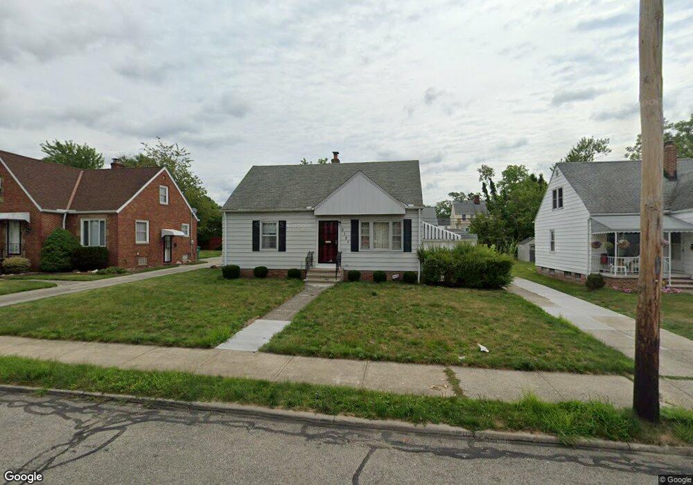 5121 Arch St, Maple Heights, OH 44137 - photo 1