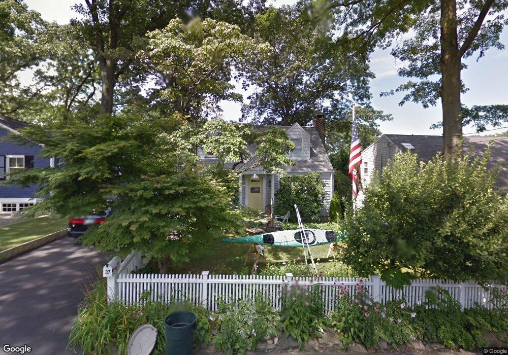 37 Pine Point Rd, Norwalk, CT 06853 - photo 1