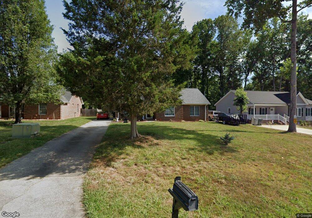 517 Kelly Cir, Asheboro, NC 27203 - photo 1