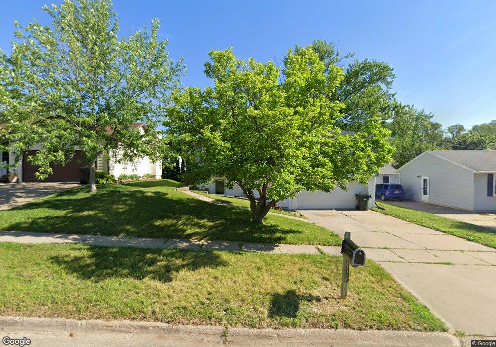 2912 Iris Ave NW, Cedar Rapids, IA 52405 - photo 1