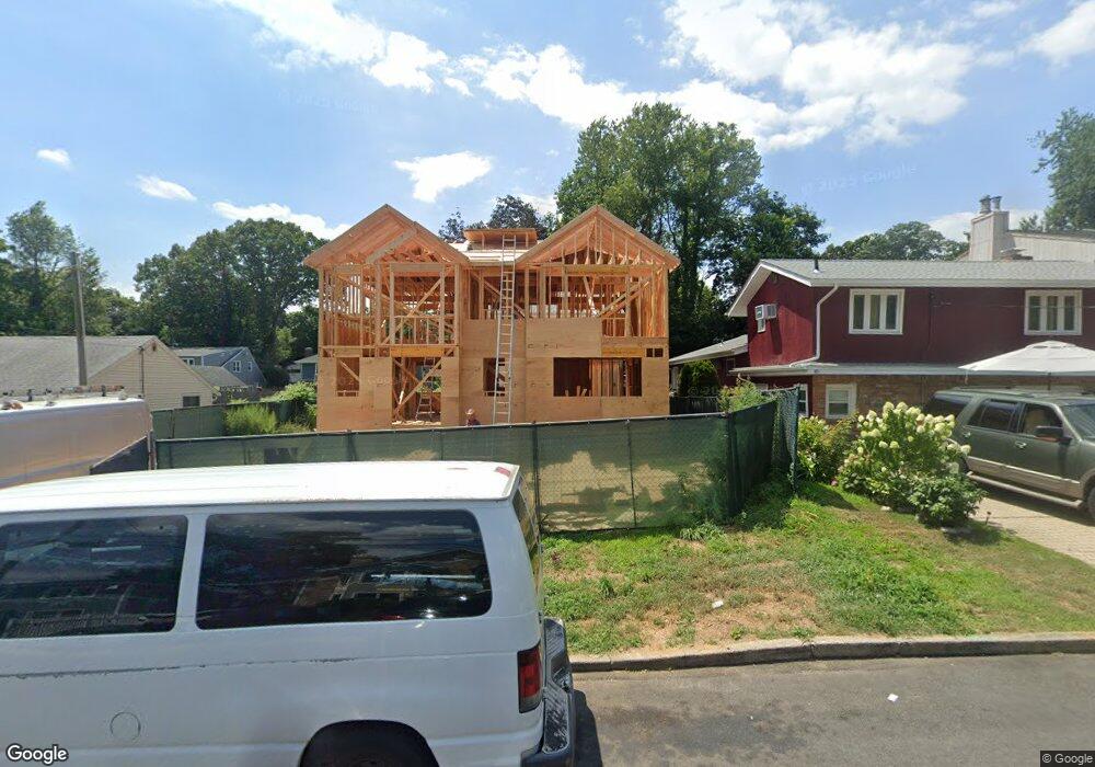 43 Marwood Rd N unit Front, Port Washington, NY 11050 - photo 1