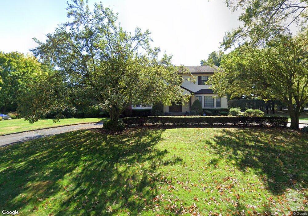 2 Campo Cir, Old Westbury, NY 11568 - photo 1