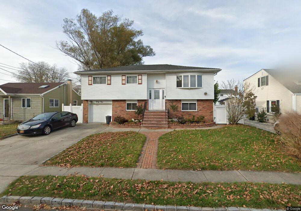 44 W Santa Barbara Rd, Lindenhurst, NY 11757 - photo 1
