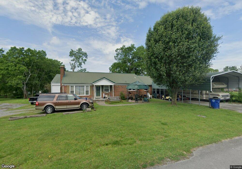 902 Cowan Ave, Shelbyville, TN 37160 - photo 1