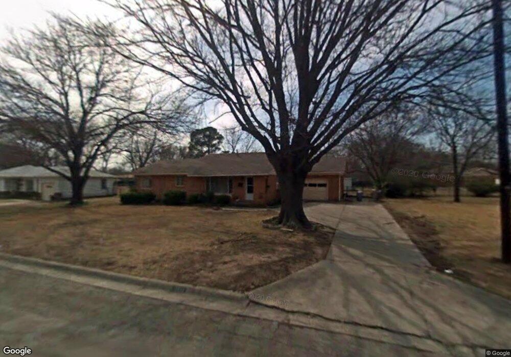 1215 N Howeth St, Gainesville, TX 76240 - photo 1