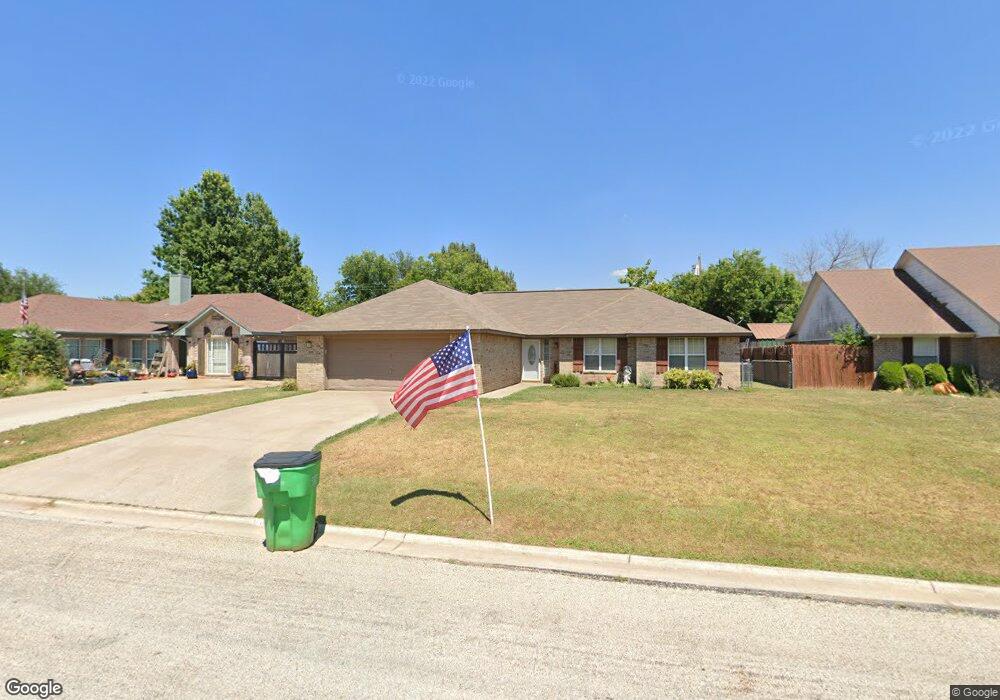 1108 Oxford Dr, Gainesville, TX 76240 - photo 1