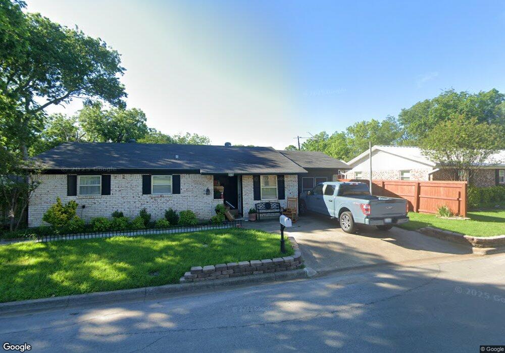 513 Phillips St, Cleburne, TX 76033 - photo 1