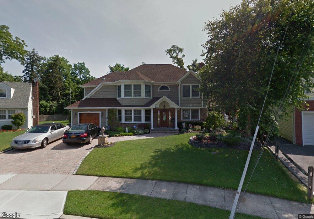 2 Radcliff Blvd, Glen Head, NY 11545 - photo 1