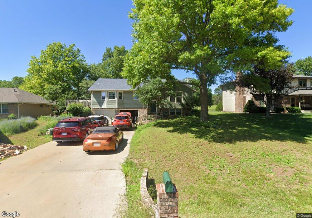 7424 SW 33rd St, Topeka, KS 66614 - photo 1