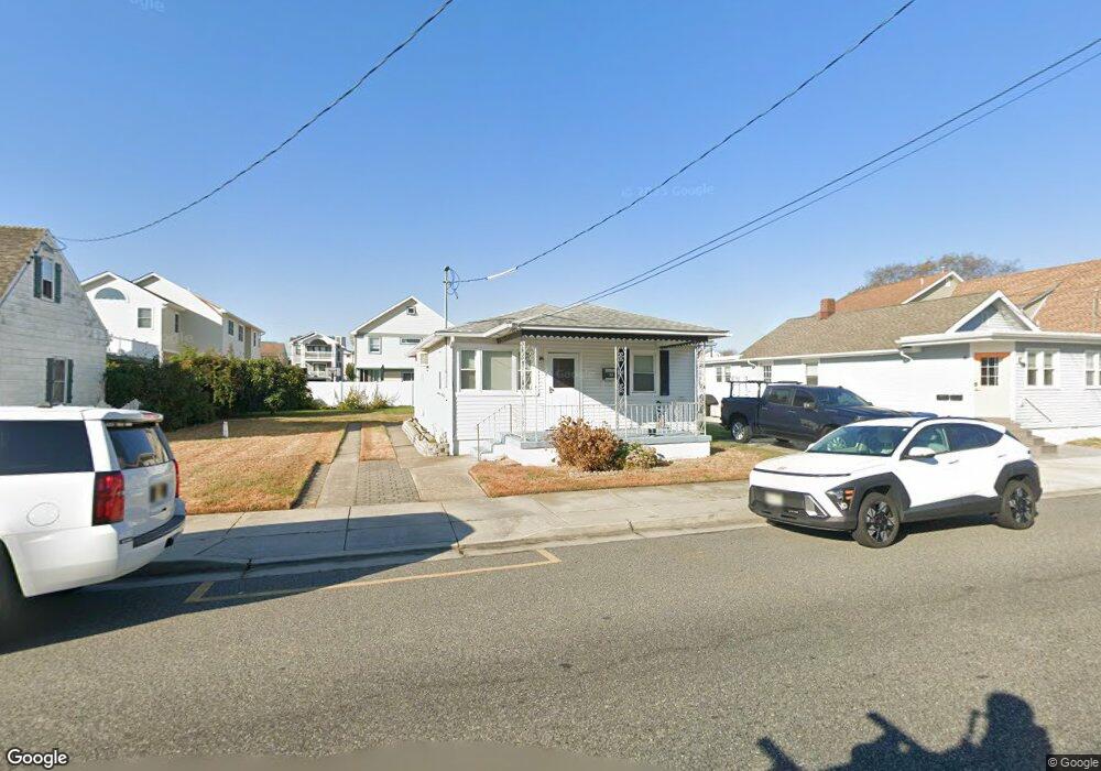 308 W Cresse Ave, Wildwood, NJ 08260 - photo 1