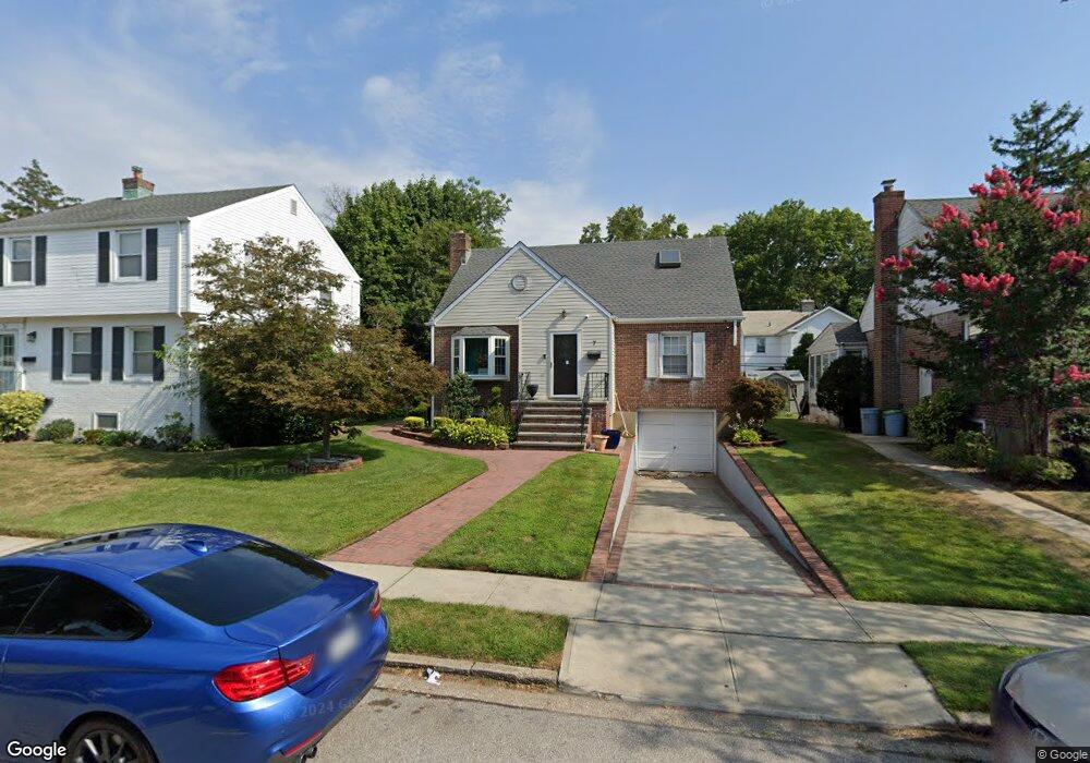 7 Cameron Ln, Valley Stream, NY 11581 - photo 1