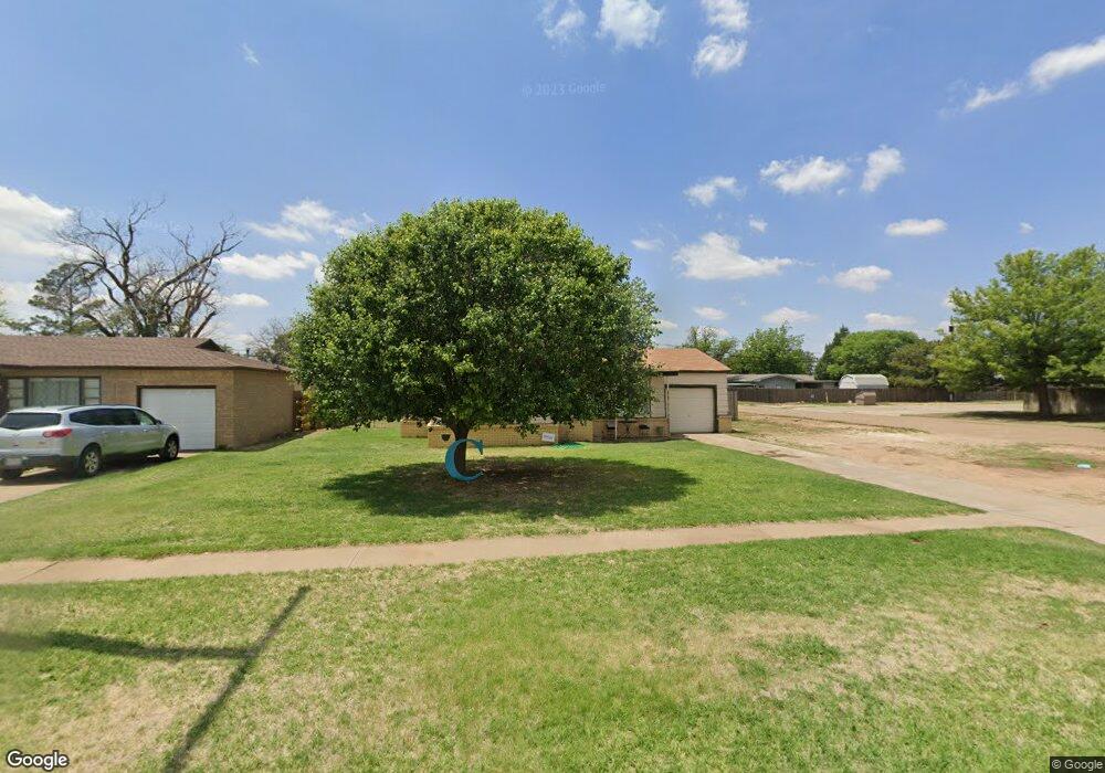 811 Yonkers St, Plainview, TX 79072 - photo 1