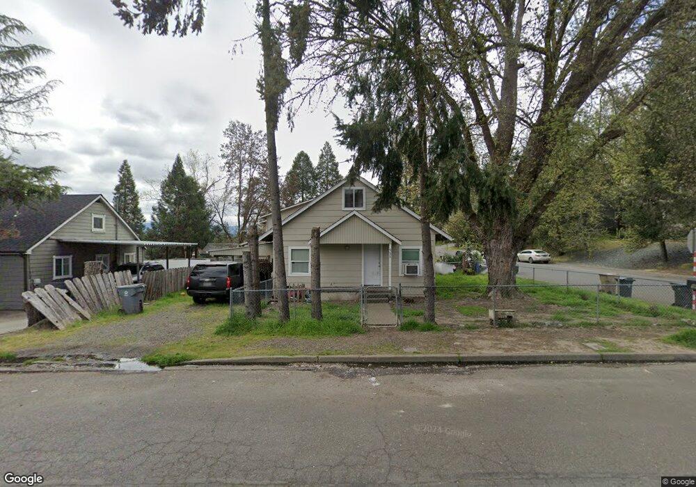 911 NW C St, Grants Pass, OR 97526 - photo 1