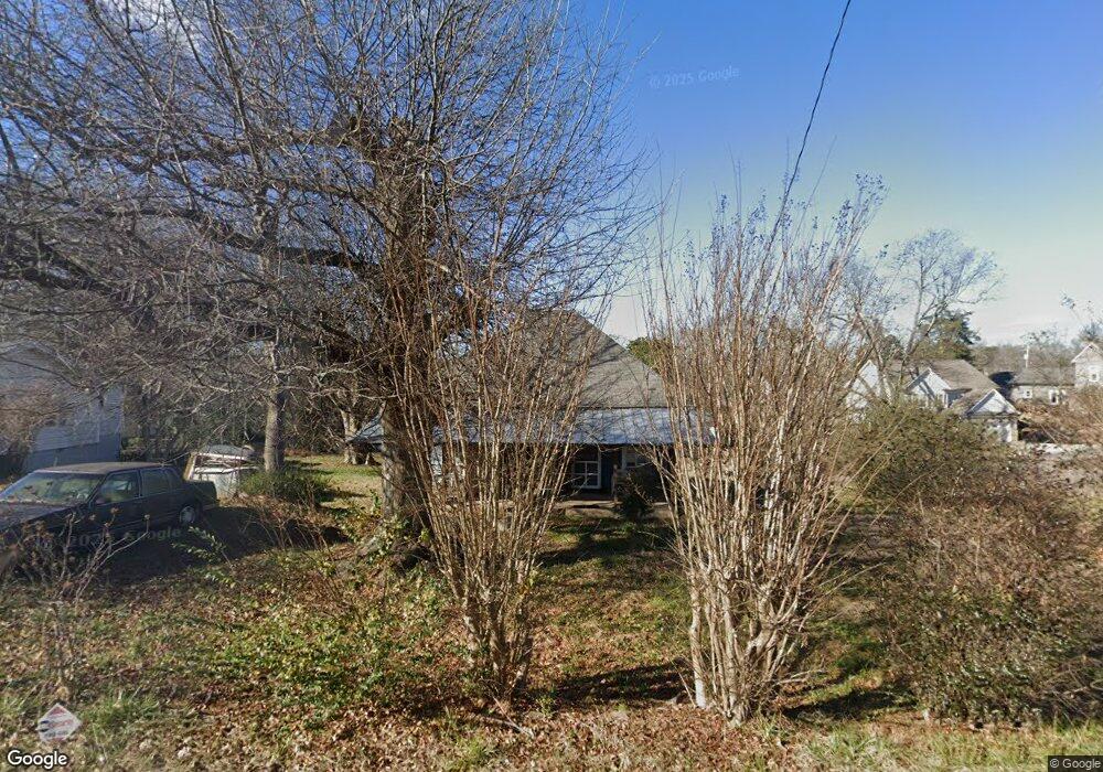 665 W Shadburn Ave, Buford, GA 30518 - photo 1