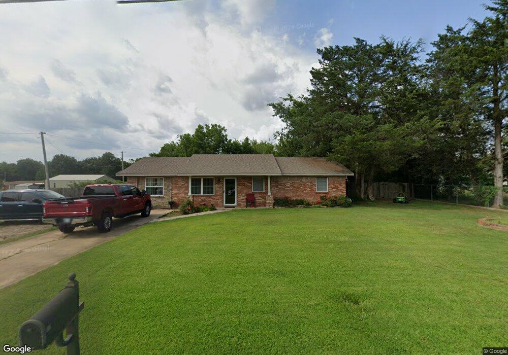 402 W Bissell St, Hugo, OK 74743 - photo 1