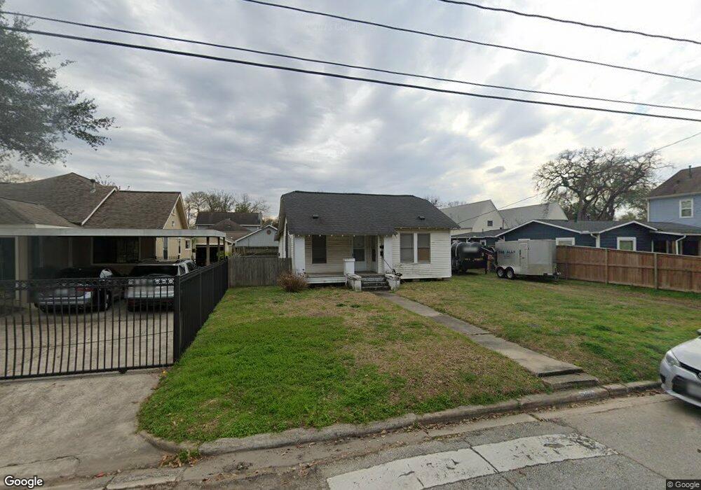 902 Avenue of Oaks St, Houston, TX 77009 - photo 1