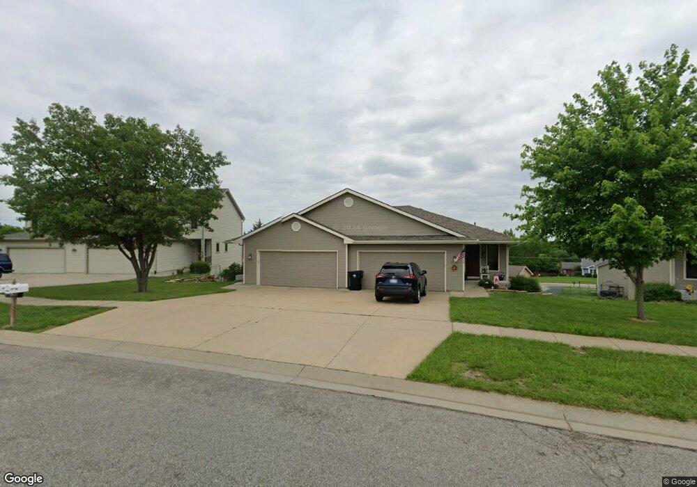 3704 SW Moundview Ct, Topeka, KS 66610 - photo 1