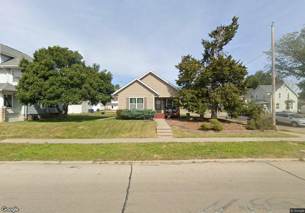 404 8th Ave SW, Cedar Rapids, IA 52404 - photo 1