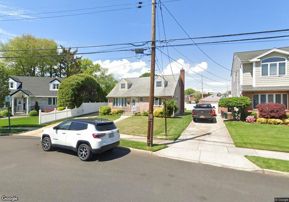 942 Cherry Ln, Franklin Square, NY 11010 - photo 1