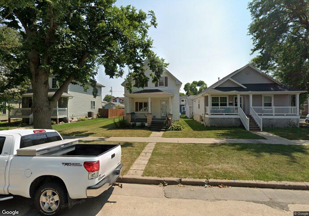 723 G Ave NW, Cedar Rapids, IA 52405 - photo 1