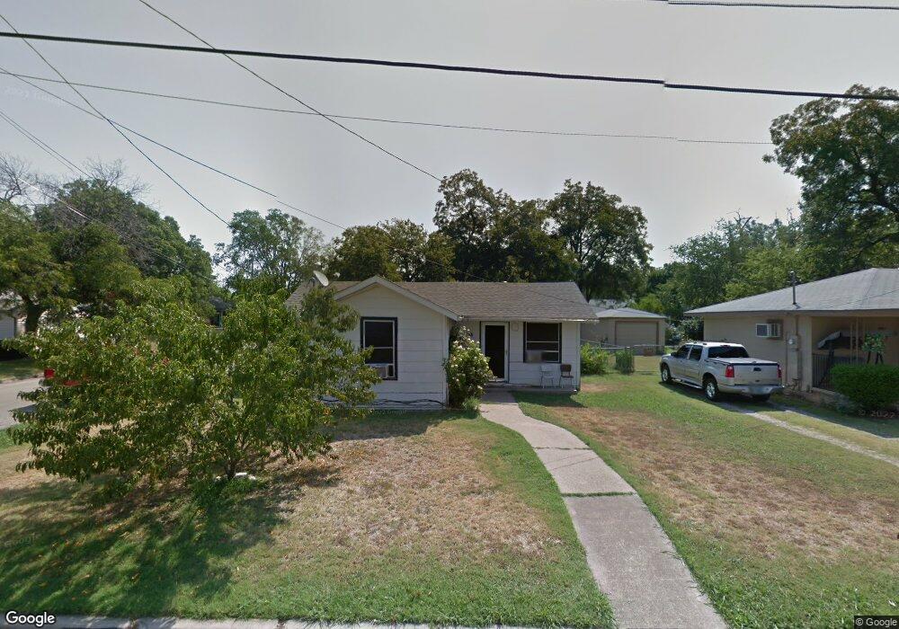 924 N Clements St, Gainesville, TX 76240 - photo 1