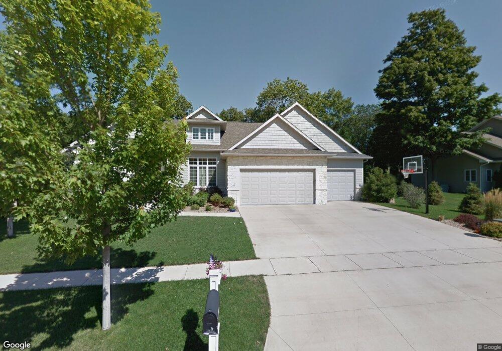 2905 Old Orchard Rd NE, Cedar Rapids, IA 52402 - photo 1