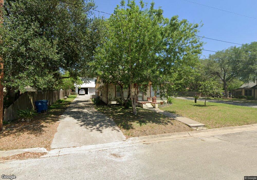 1300 N Jefferson St, Beeville, TX 78102 - photo 1