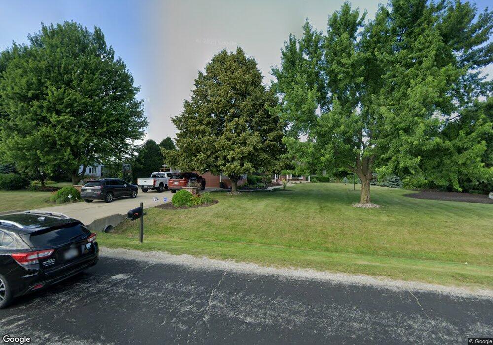 N52W26662 Arrowhead Dr, Pewaukee, WI 53072 - photo 1