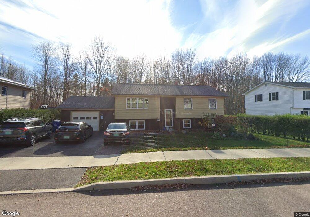 8 Briar Ln, Essex Junction, VT 05452 - photo 1