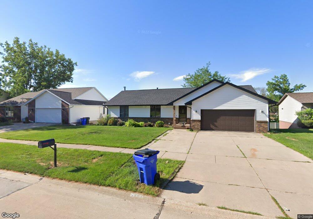 2703 Camelot Ave NW, Cedar Rapids, IA 52405 - photo 1