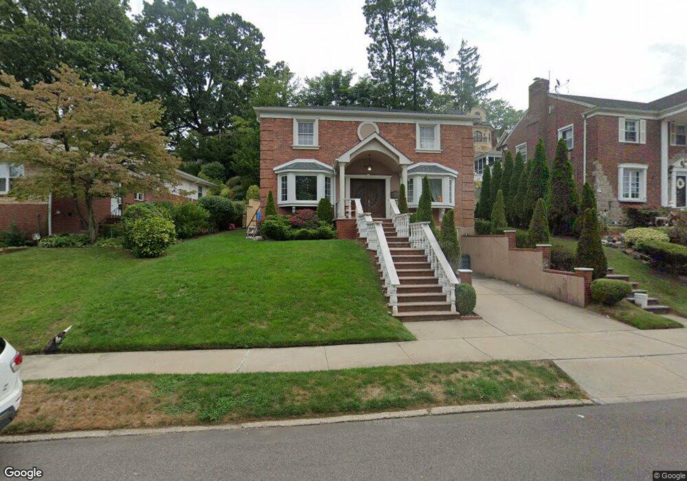 8085 Chevy Chase St, Jamaica, NY 11432 - photo 1