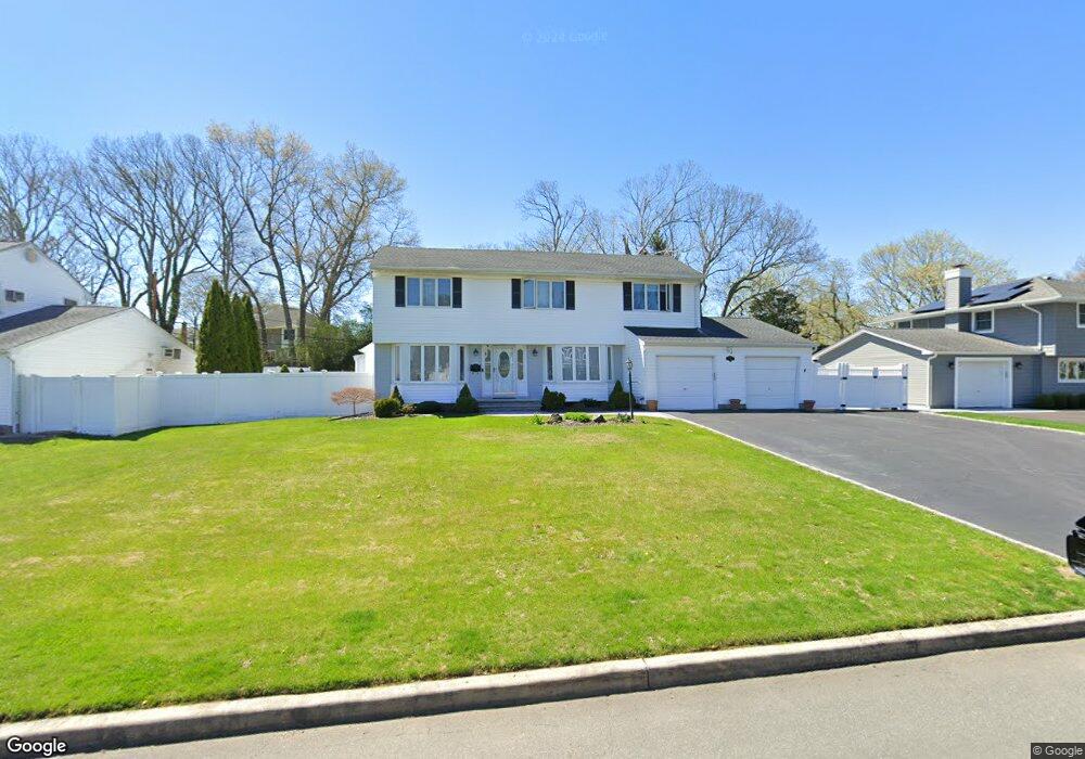 18 Shirley Ct, ComMacK, NY 11725 - photo 1