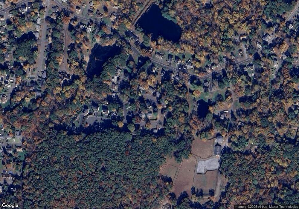 35 Woodcrest Cir, Naugatuck, CT 06770 - photo 1