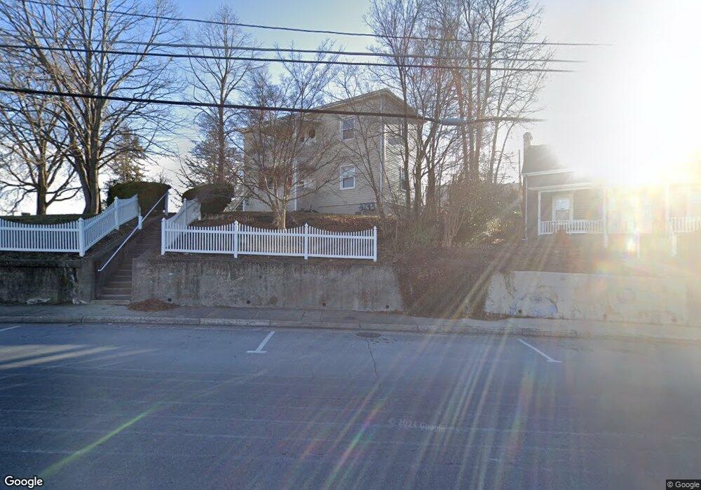 902 W Main St, Waynesboro, VA 22980 - photo 1