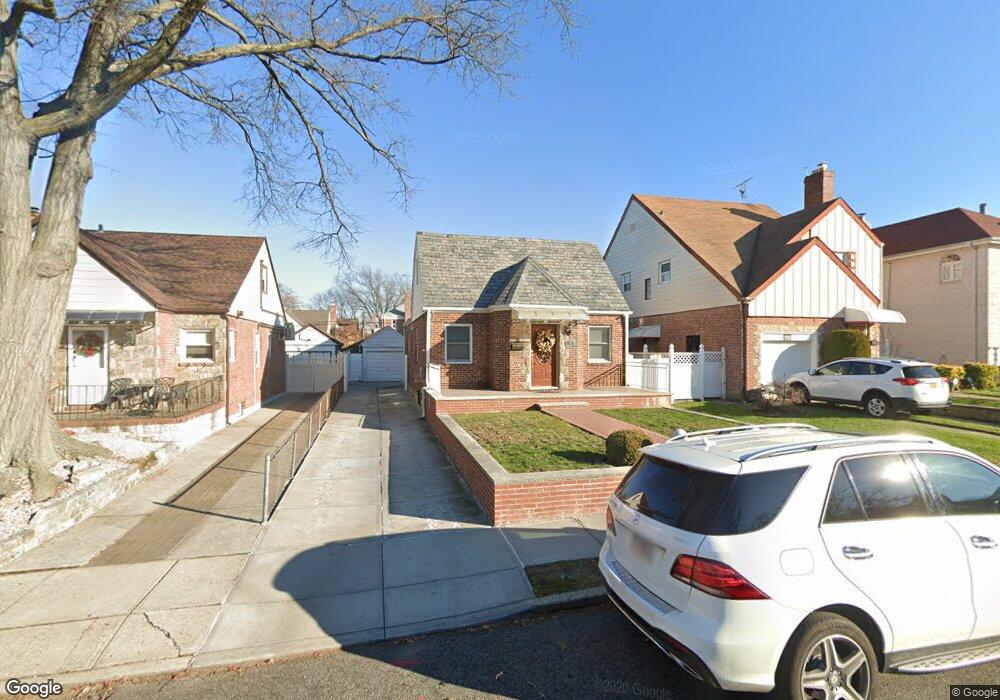 7515 175th St, Fresh Meadows, NY 11366 - photo 1