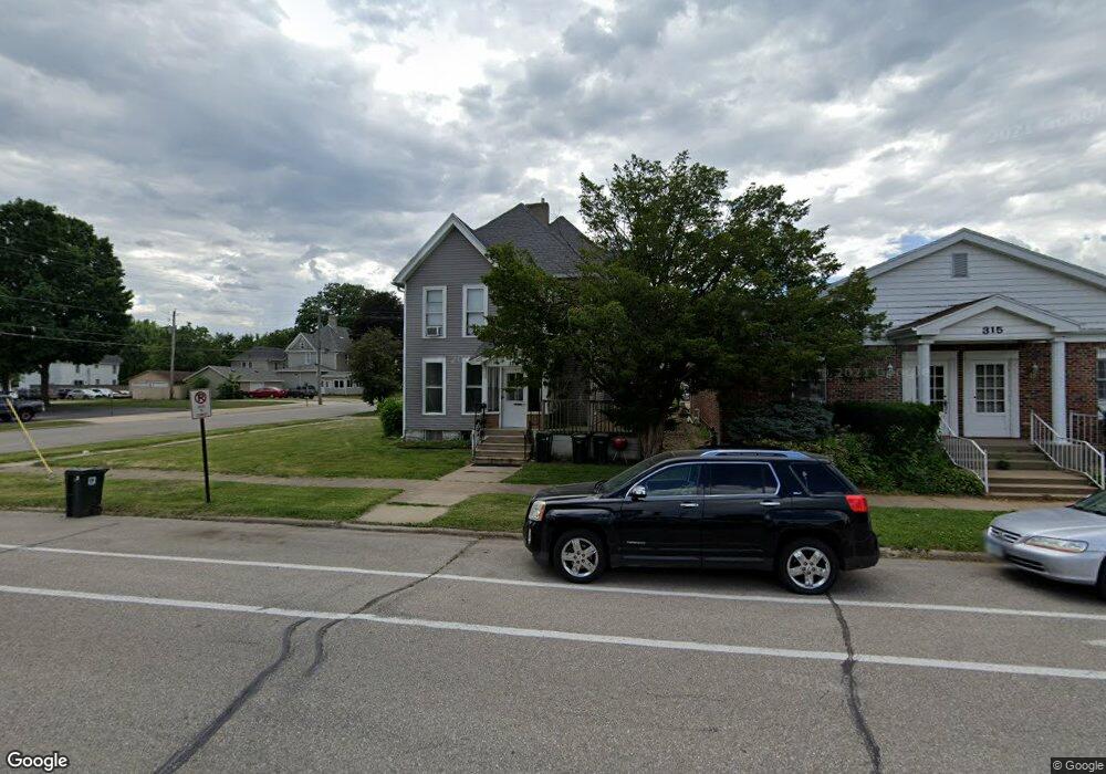 321 Clay St unit 3, Cedar Falls, IA 50613 - photo 1