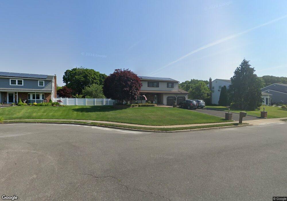 31 Lyon Crescent, Sayville, NY 11782 - photo 1