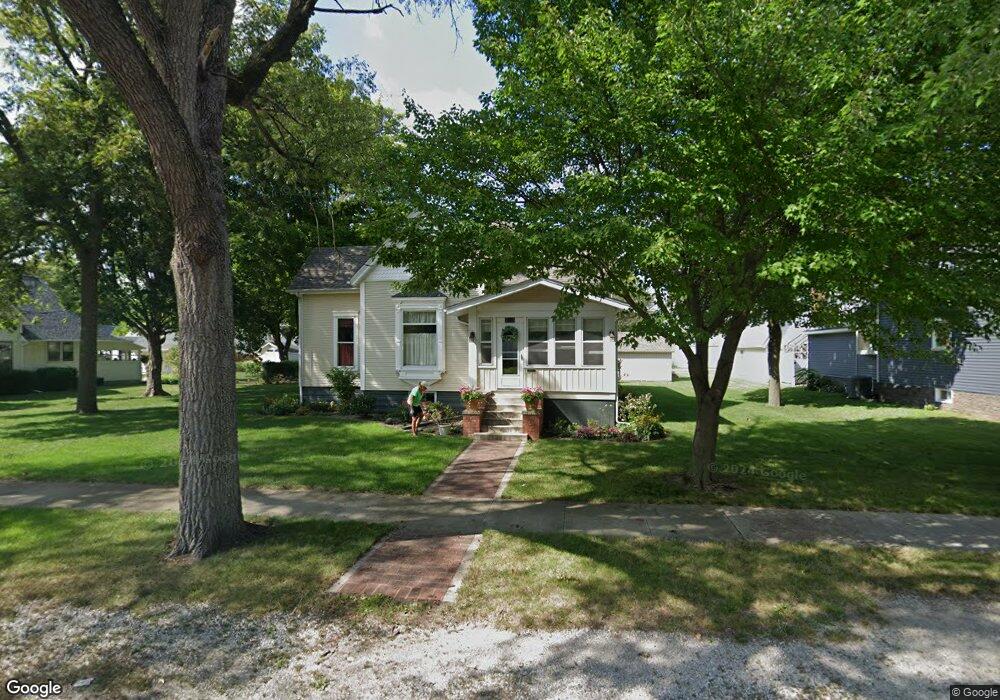 204 E Pinzon St, Tuscola, IL 61953 - photo 1