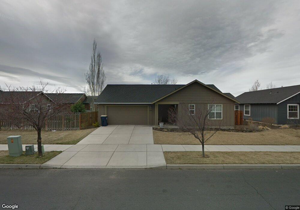 3330 SW Juniper Ave, Redmond, OR 97756 - photo 1