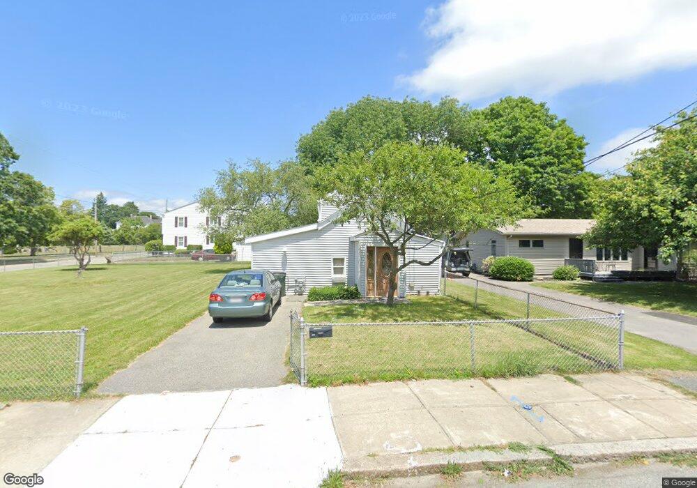 697 Oak Grove Ave, Fall River, MA 02720 - photo 1